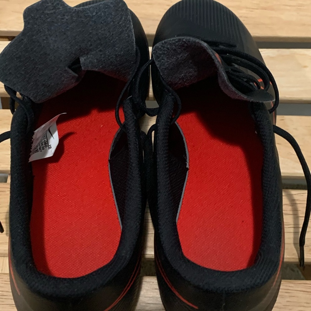 Nike, soccer cleats.  Black and red, like new condition. - Picture 6 of 11